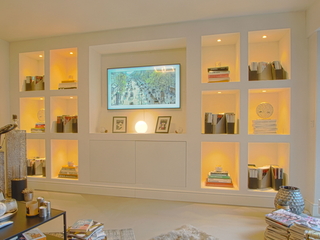 Maßgefertigte beleuchtete Wohnzimmerwand / Wohnzimmerschrank Innenausbau Design Lehmann