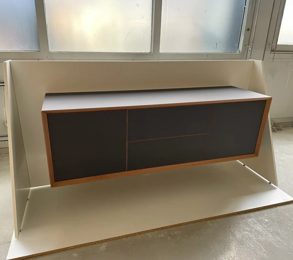 Maßgefertigte Designermöbel, Designerschrank, Meisterstück Design Schrank Massivholz